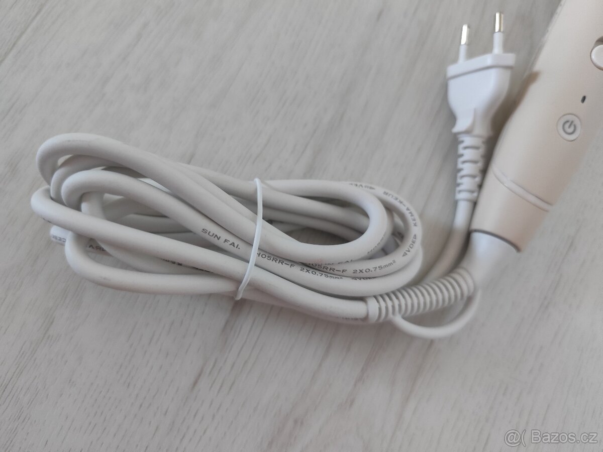 NOVÁ loknovací kulma Philips Series 8000 SenseIQ BHB887/00 - 16