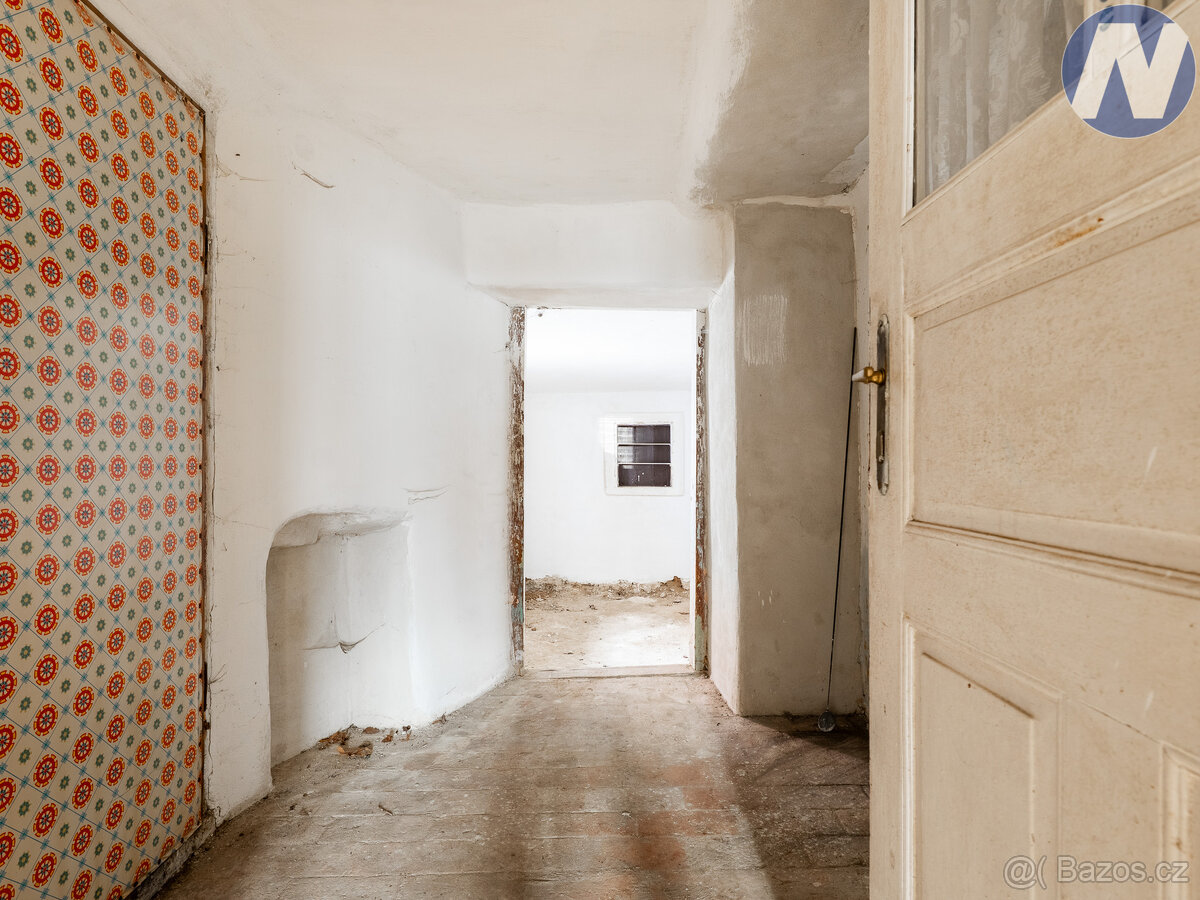 Dub u Prachatic, prodej rodinného domu s uzavřeným dvorkem a - 16