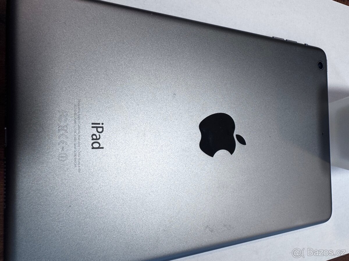 iPhone různé modely poškozené - 16