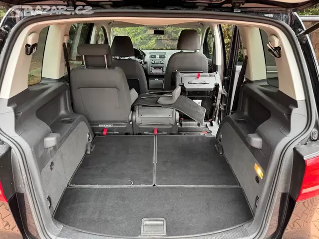 VW Touran 2.0 TDI 103kW,Highline,7.Míst,1.Majitel,Webasto. - 16