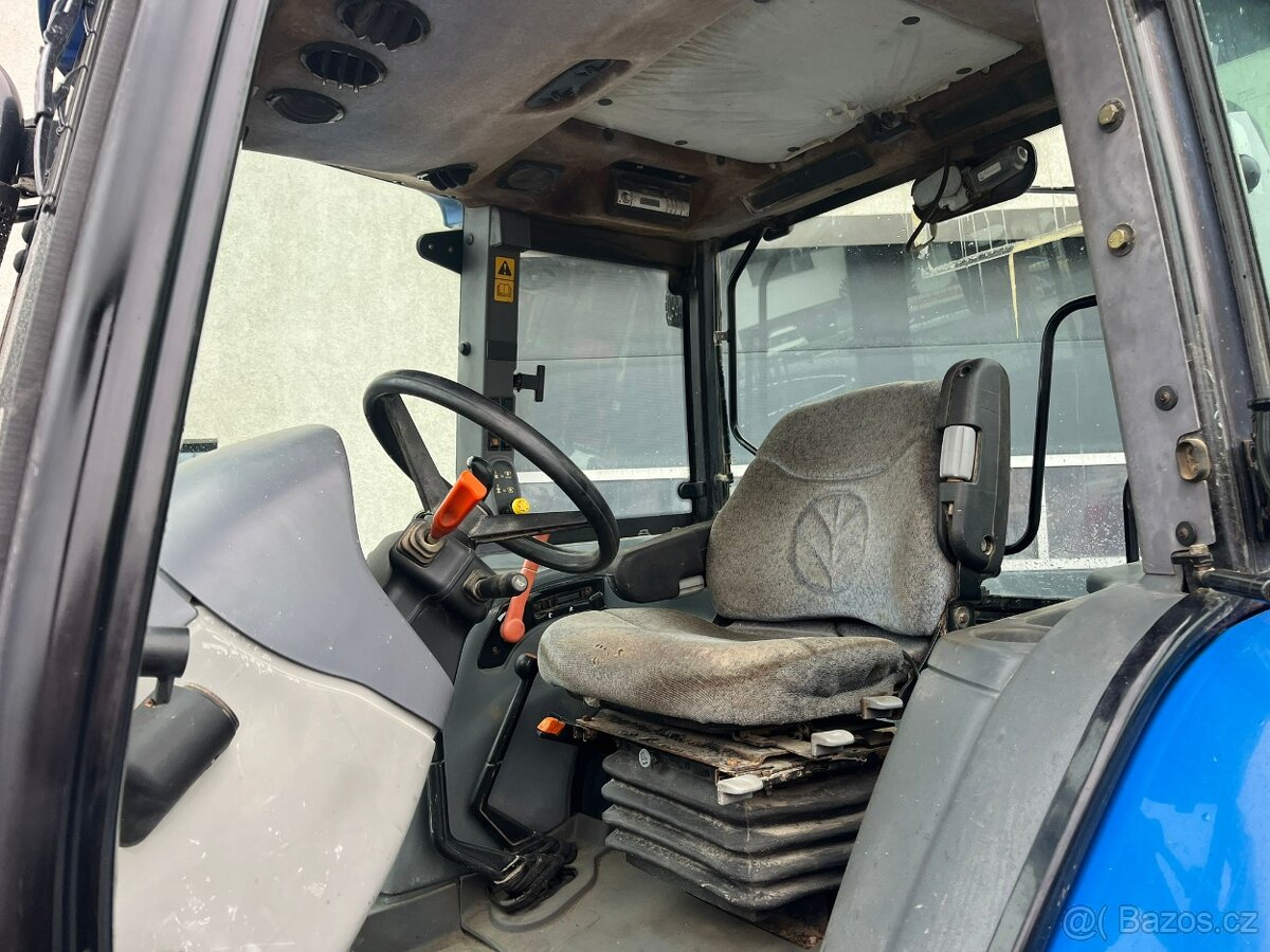 Traktor NEW HOLLAND TL 8O A - 16