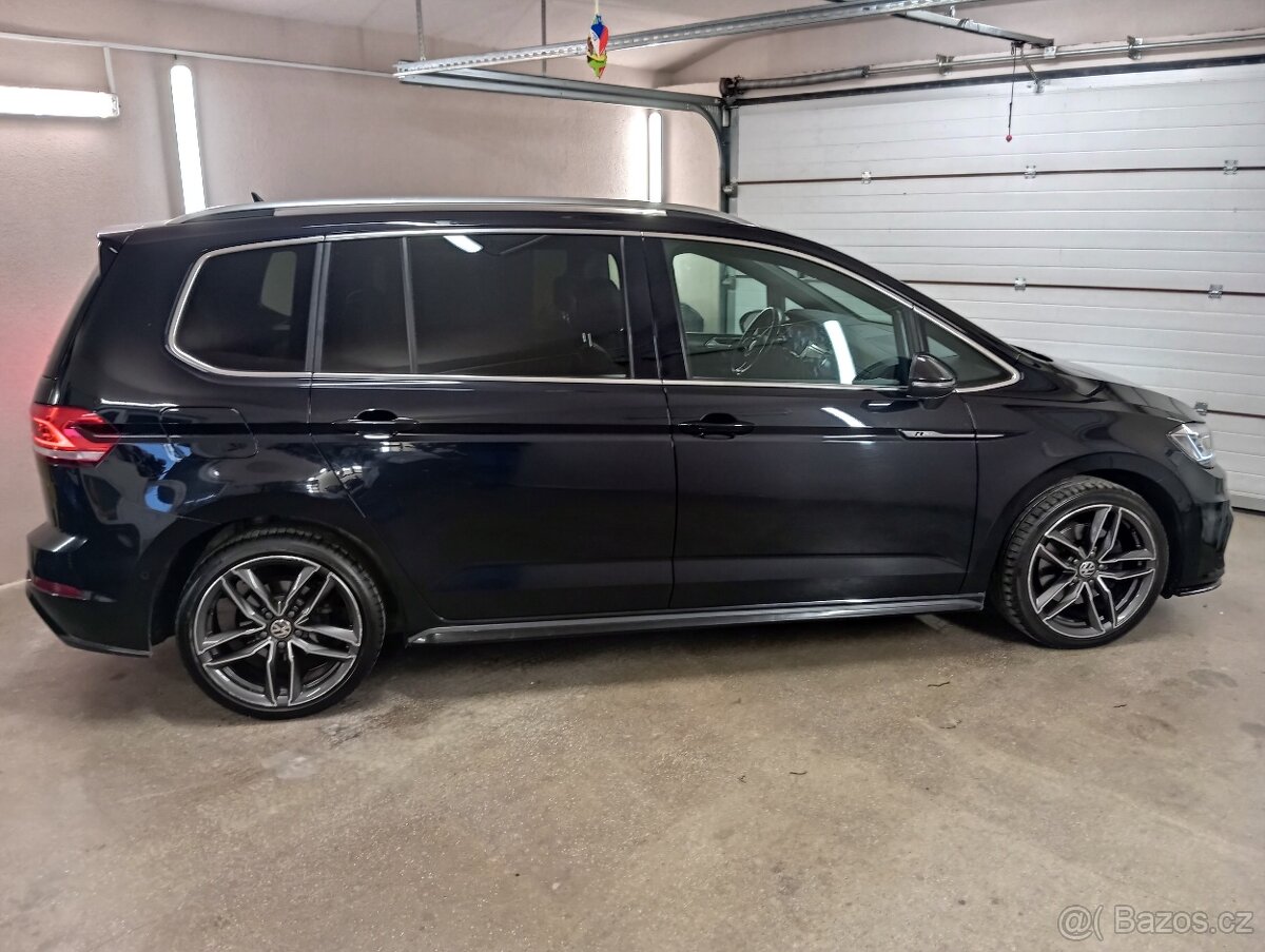 VW Touran R-Line, DSG, Virtual, 7 místo - 16