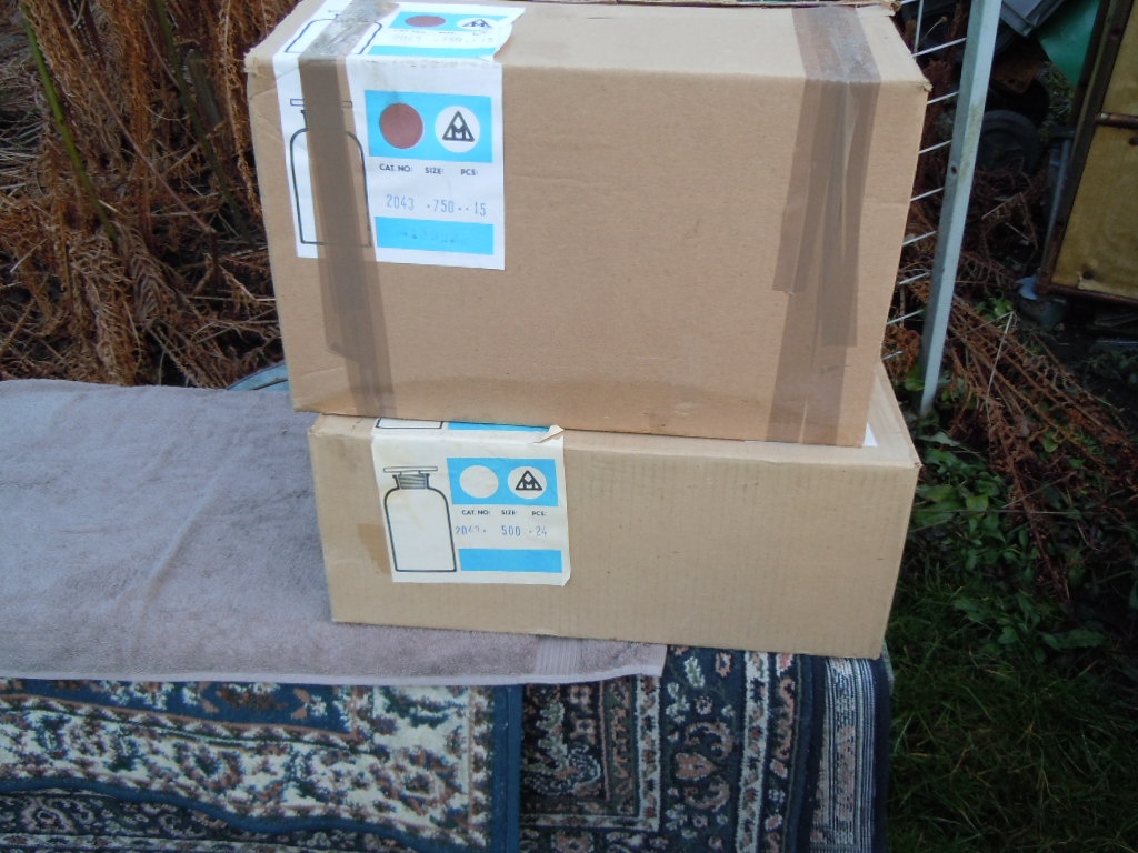 LÁHVE S BROUŠENÝMI UZÁVĚRY - 16