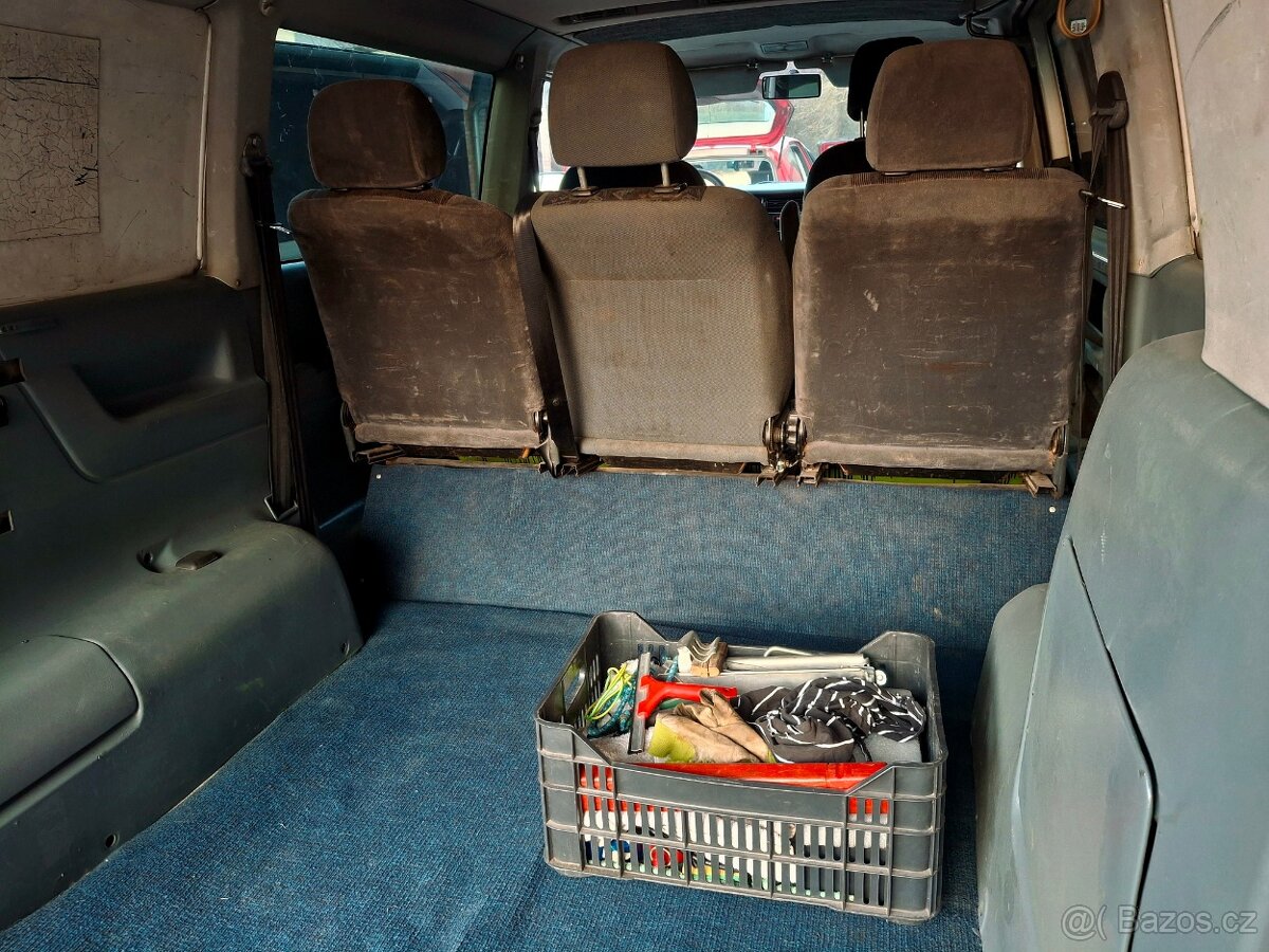 VW Transporter 2.5 TDi 5.míst - 16
