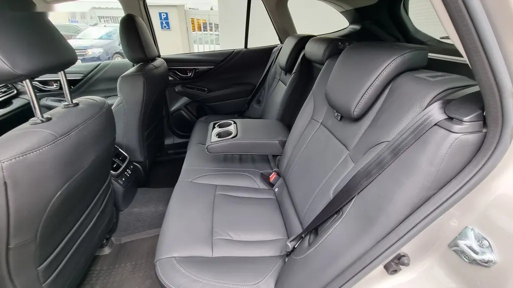 Subaru Outback, 2,5CVT Touring + Harman K. - 16
