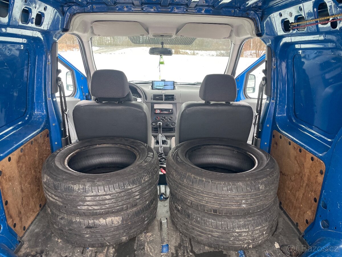 Ford Transit Connect - 16