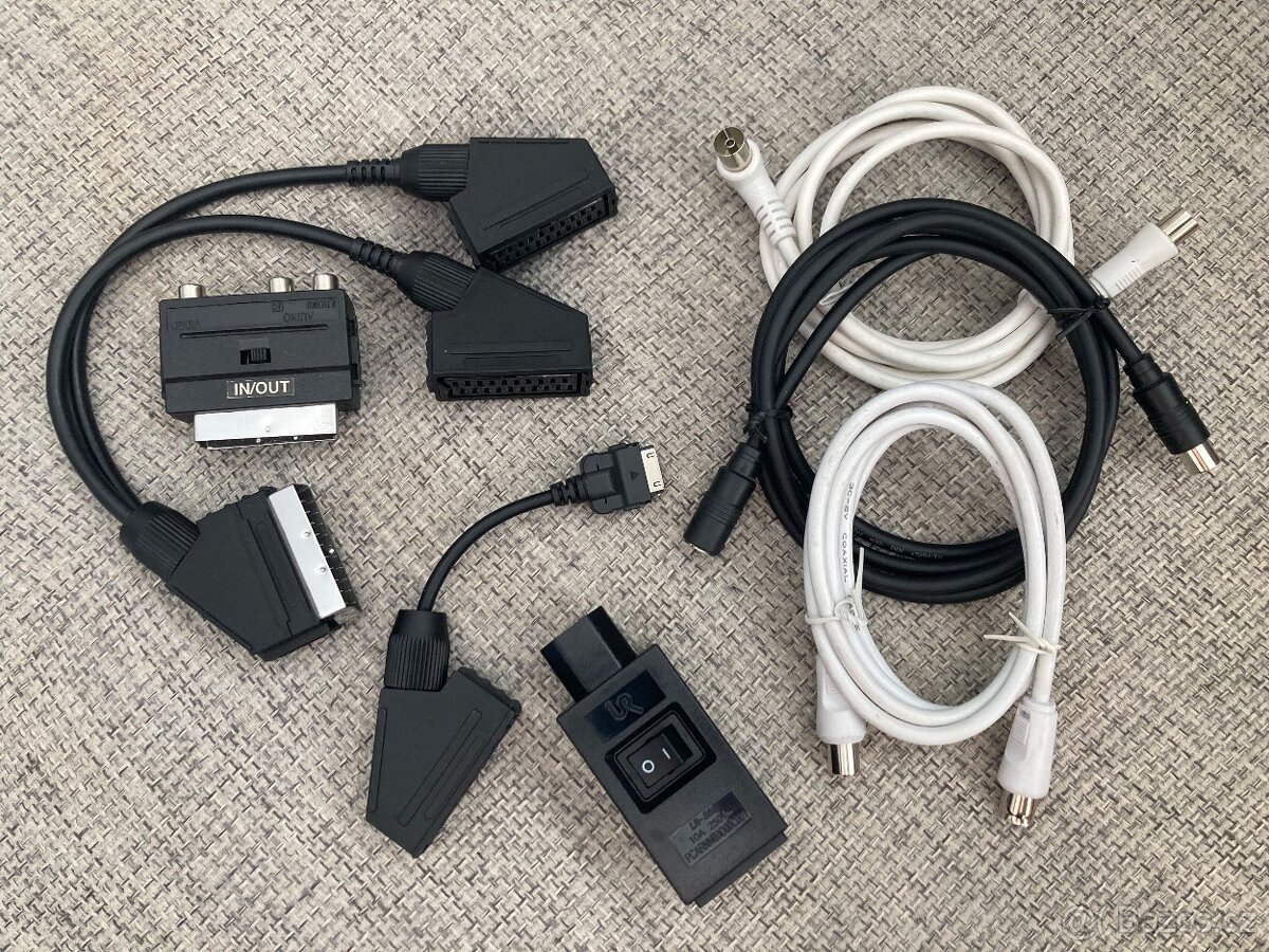 DVD / pohlednice / časopisy / kabely-redukce-adaptéry - 16