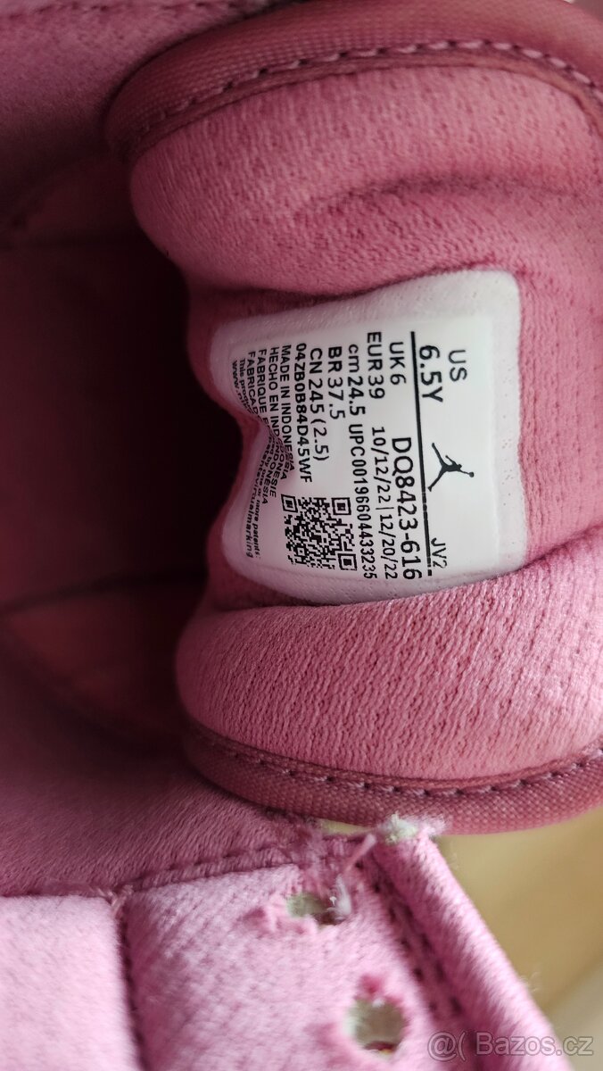 Nike Air Jordan 1 Mid Valentine's Day - 16