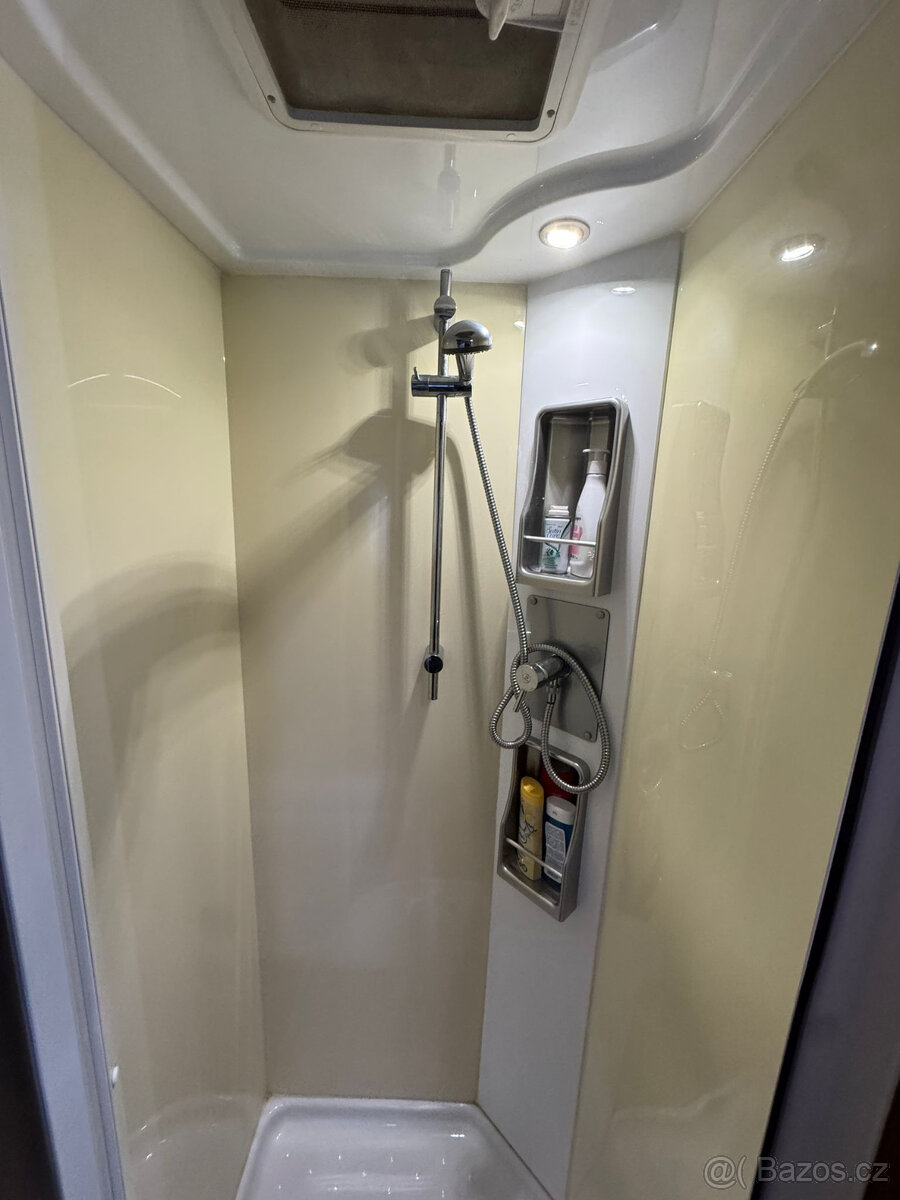 McLouis Nevis, 2014 - celointegrovaný obytný vůz - 16