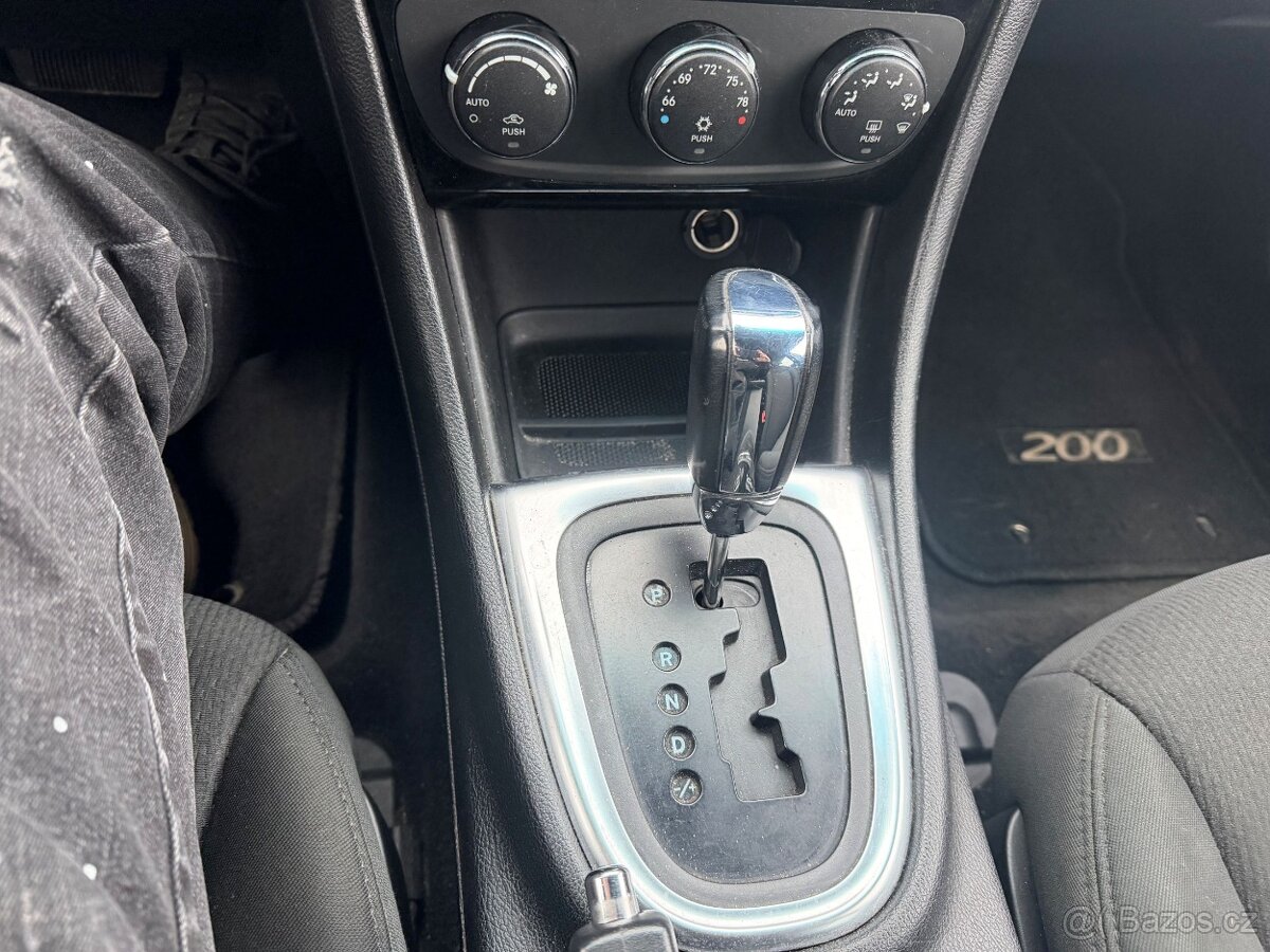 Chrysler 200 2,4L DOHC VVT Touring 2012 - 16