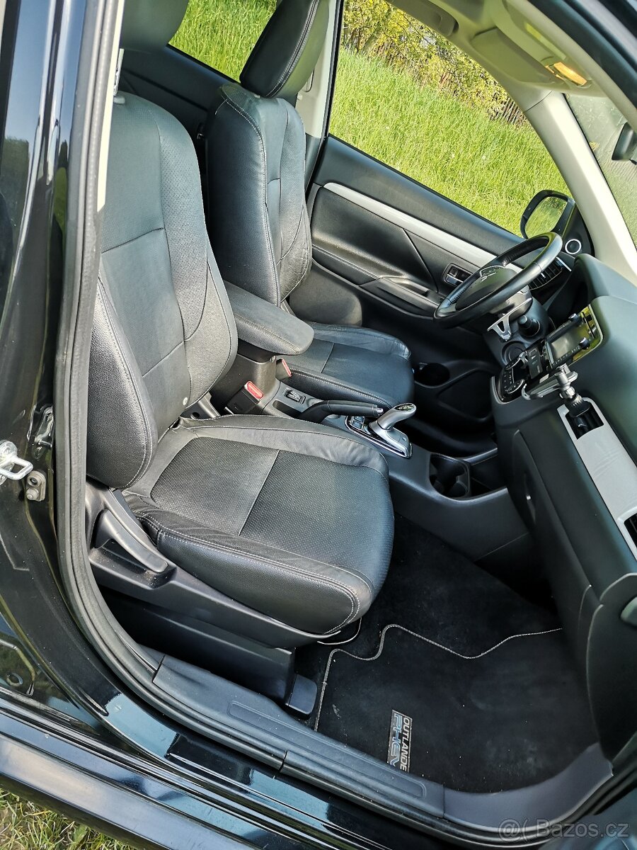MITSUBISHI OUTLANDER PHEV HYBRID PLNÝ SERVIS - 16