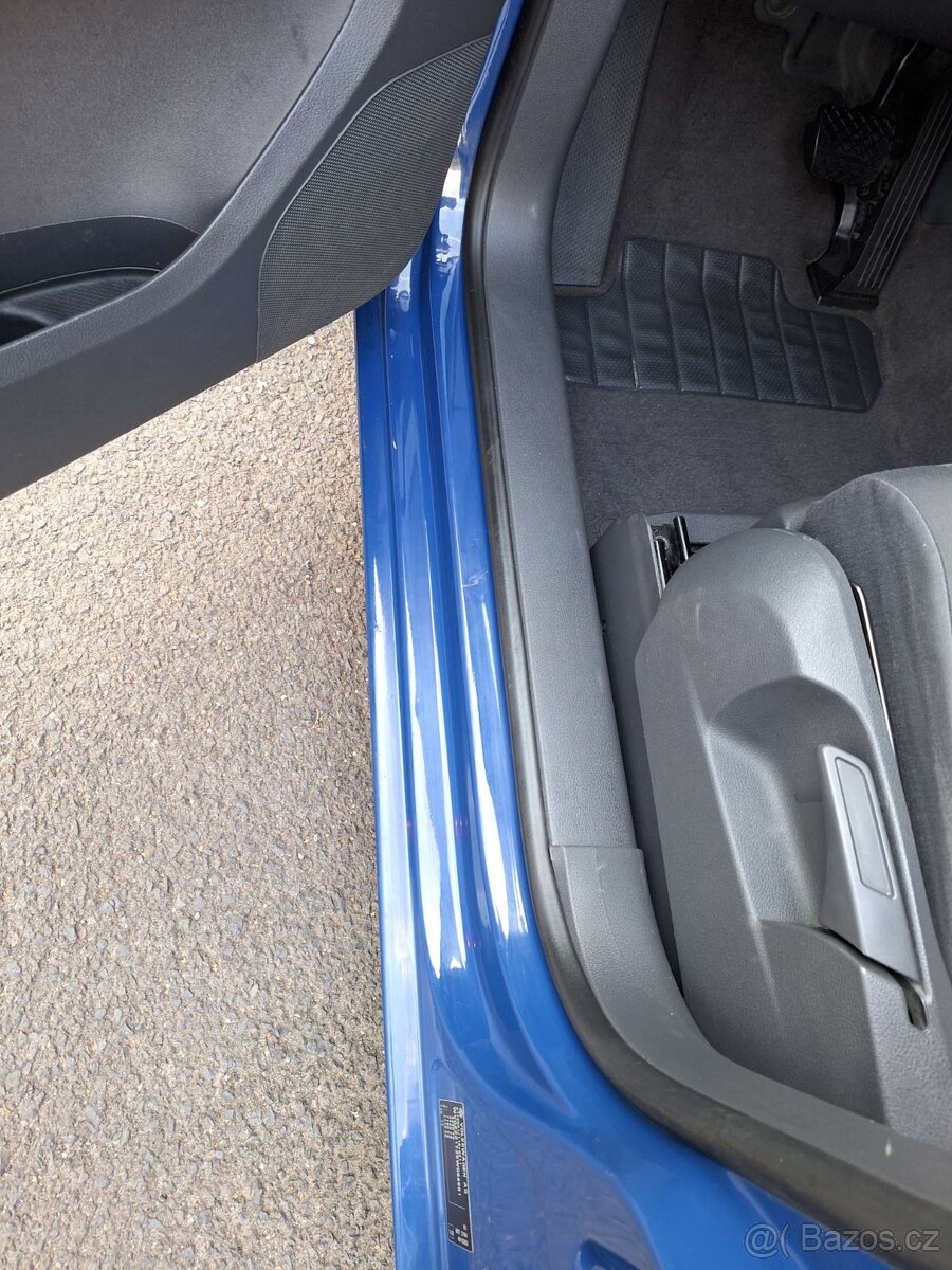 VW Touran 2.0, TDI, 2004, 103 kW, 5 míst, 34 tis. - 16