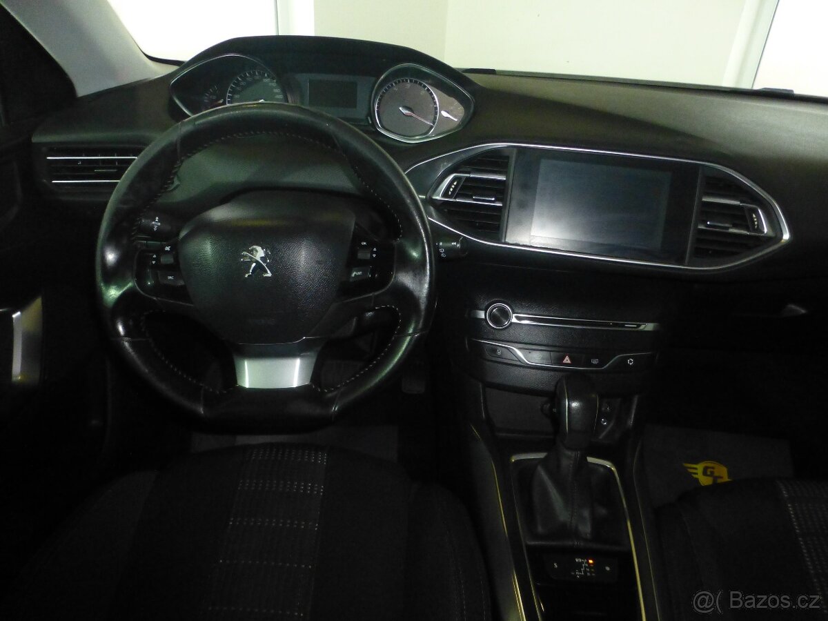 Peugeot 308 1,6HDI NAVIGACE ALU FULL LED - 16