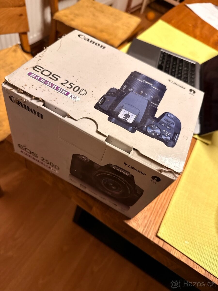 Canon EOS 250D+ blesk + stativ + brašna - 16