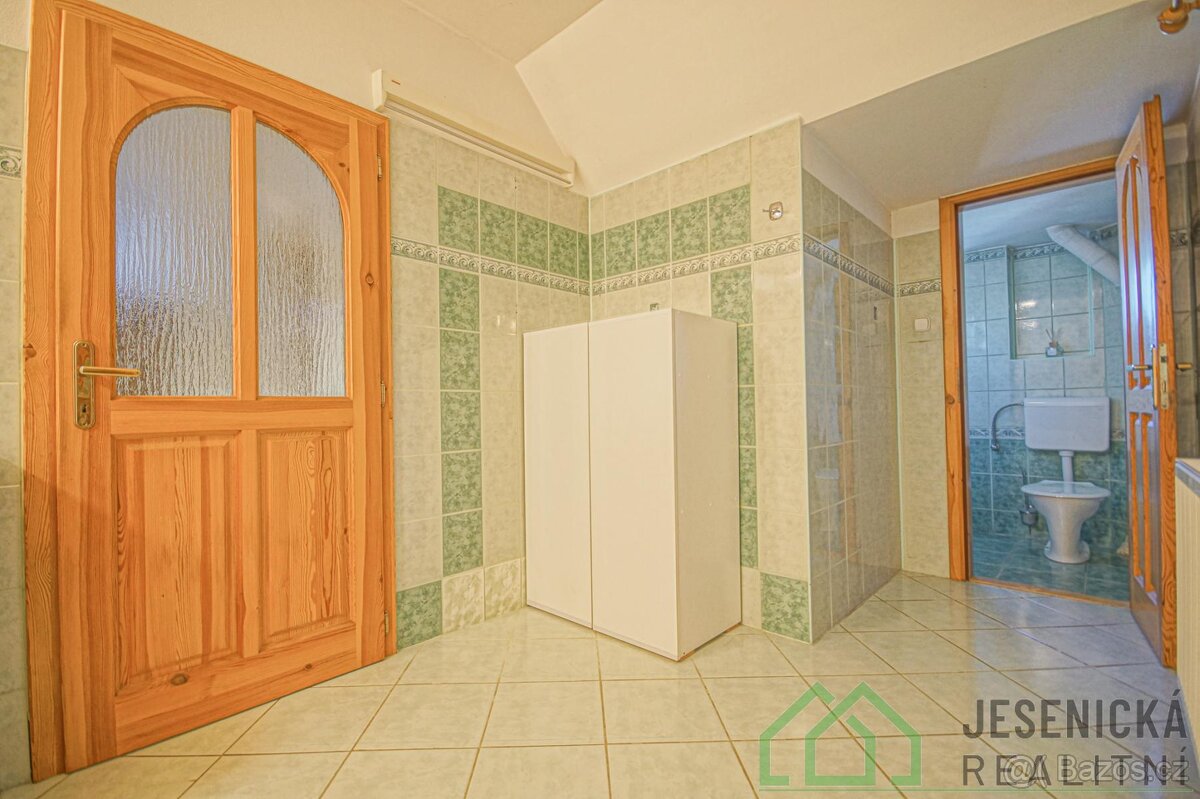Prodej rodinného domu s obchodním prostorem ve městě Žulová - 16