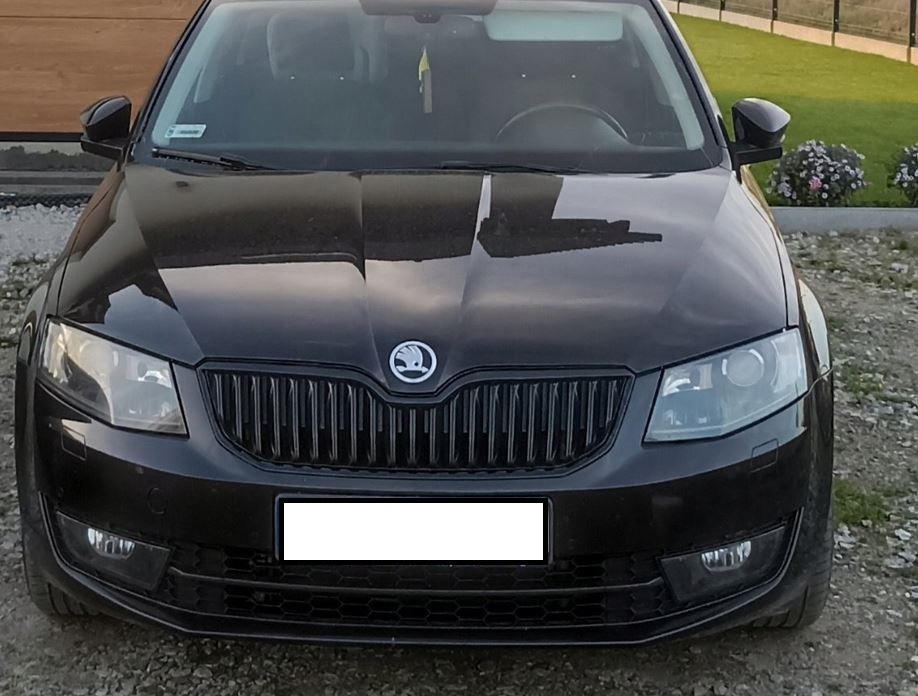 PREDNI MASKA OCTAVIA 3 / 3FL / 4 RAMECEK GRILU MASKY CERNY - 16