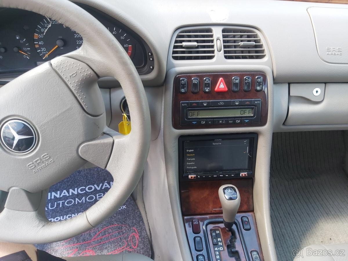 Mercedes-Benz CLK 320i - 16