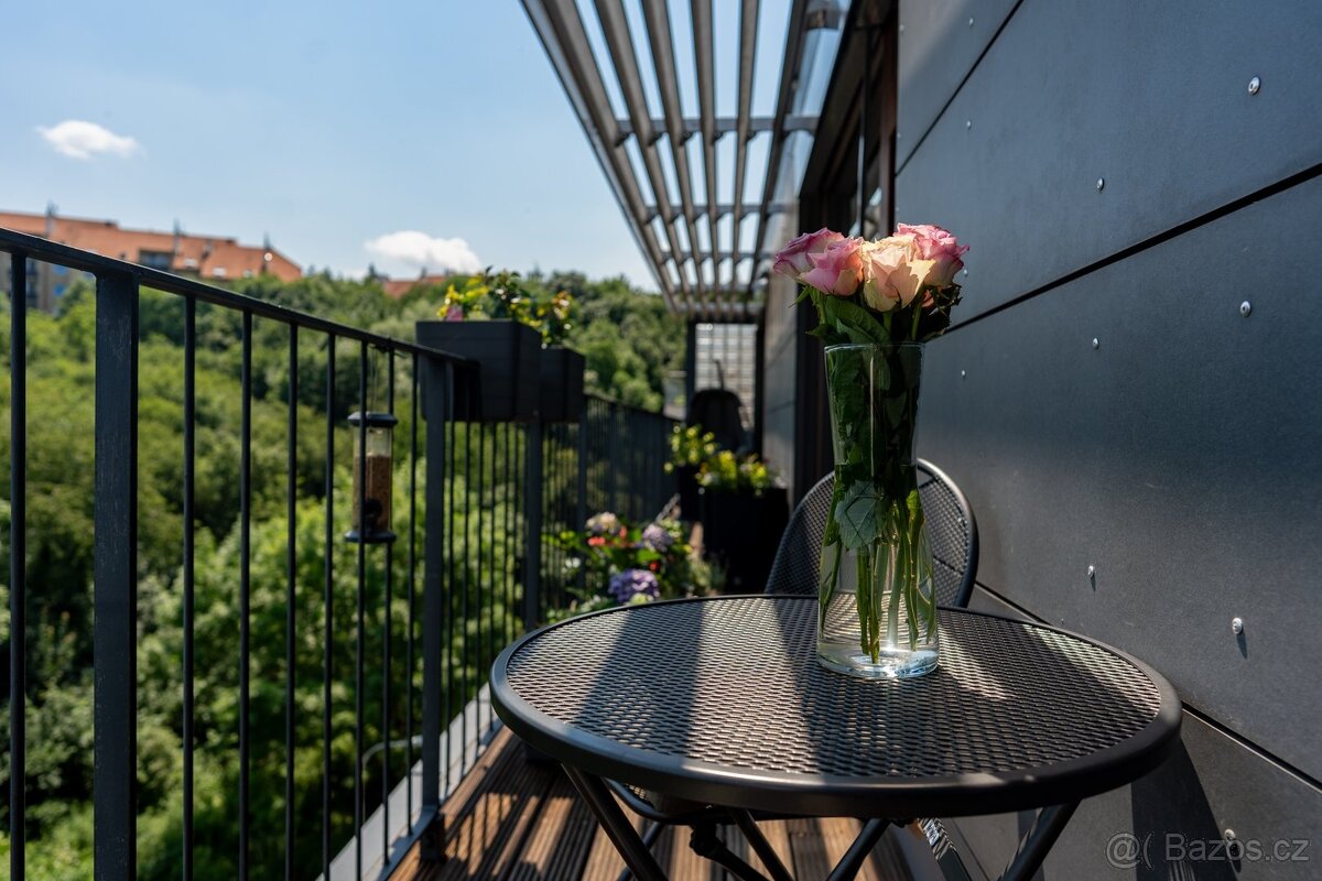 Nadstandardní mezonetový byt 3+kk se 2 terasami a panoramati - 16