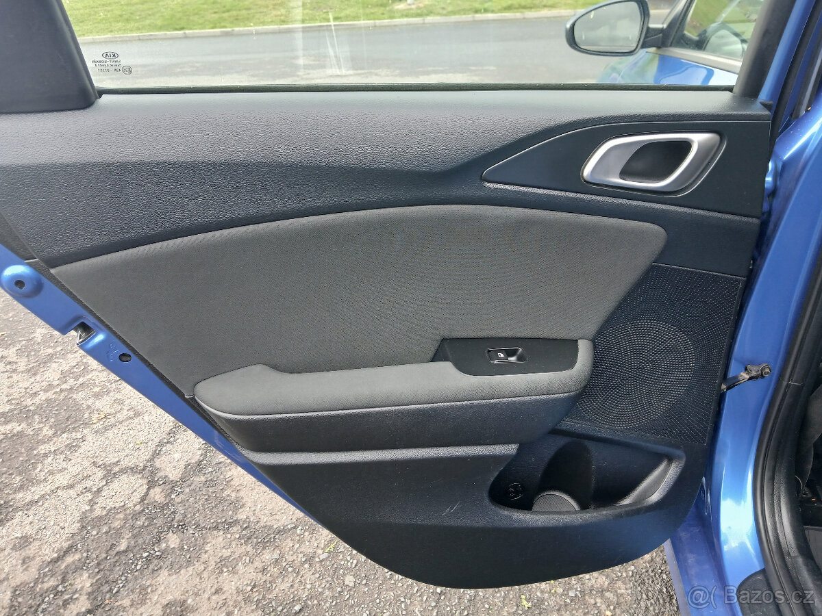 Kia Cee´d Combi 1,0 T-GDI MÁLO NAJETO, DPH - 16