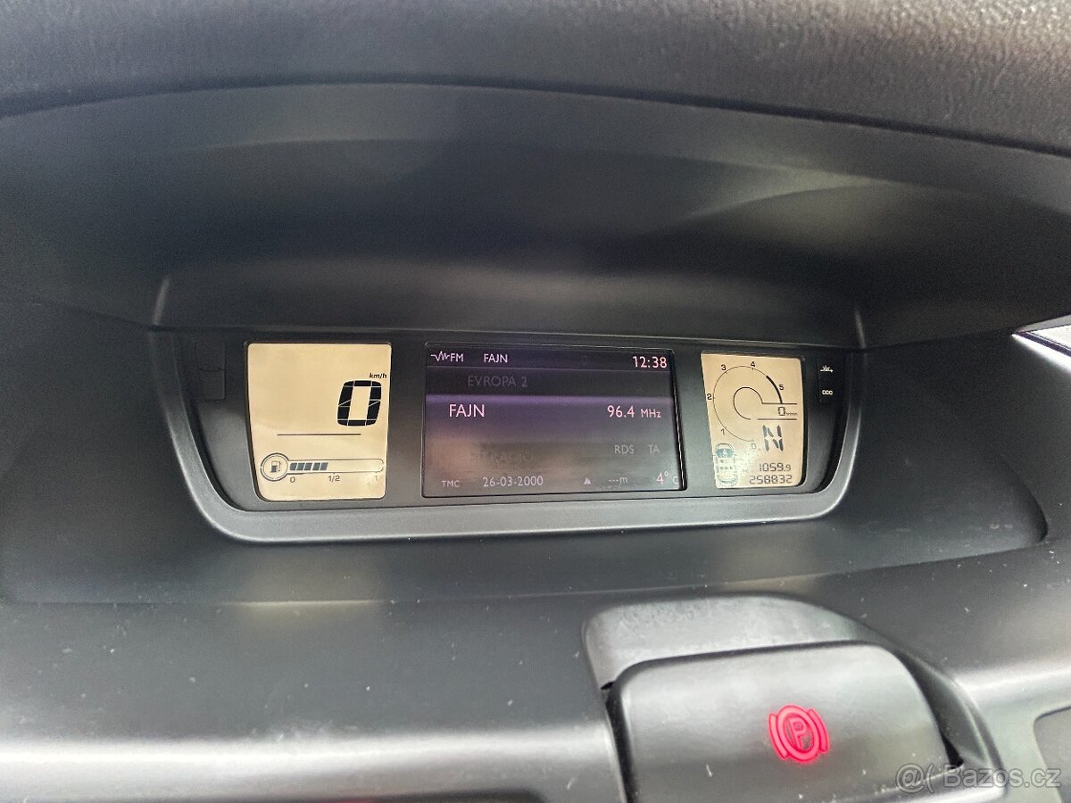 Citroën C4 Picasso, 1.6e-HDi automat 7 míst, tažné - 16