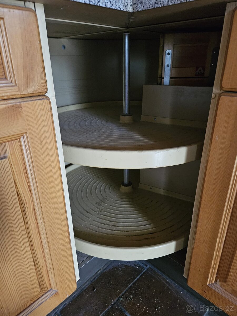 Masivní kuchyňská linka z Německa se spotřebiči - 16