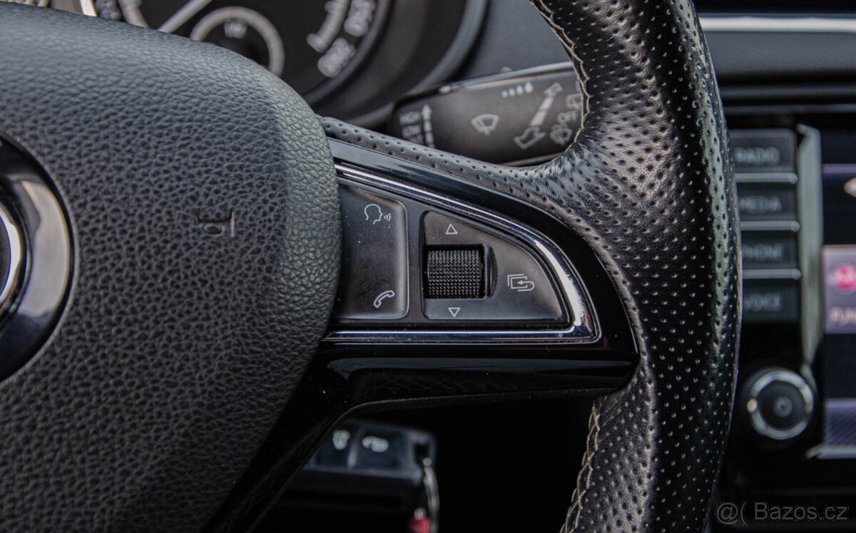 Škoda Octavia Combi 2.0 TDI RS - 16