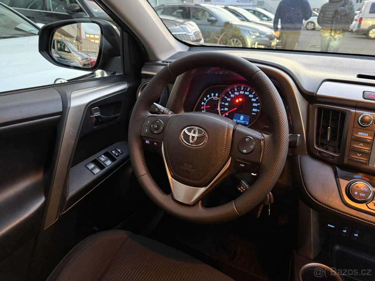 Toyota Rav4 2.2 D-4D 4X4 Man. Tažné - záruka Autodraft - 16