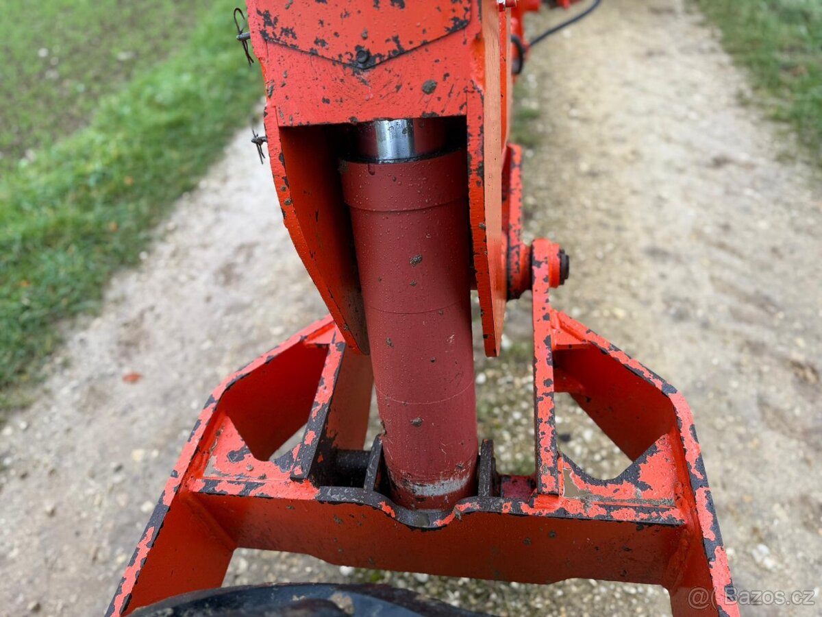 pluh Kuhn Vari Leader hydraulicky jištěný - 16