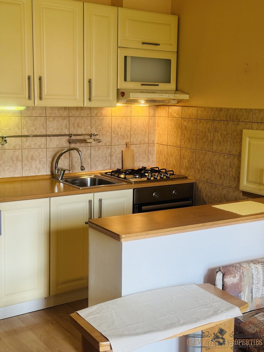 Pronájem zařízeného bytu 2+1 v Hradci Králové – Puškinova, 6 - 16