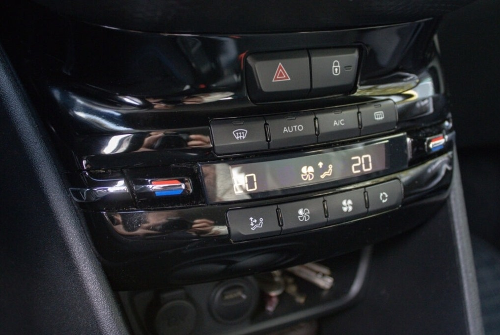 Peugeot 2008 1.2 PureTech Style - 16