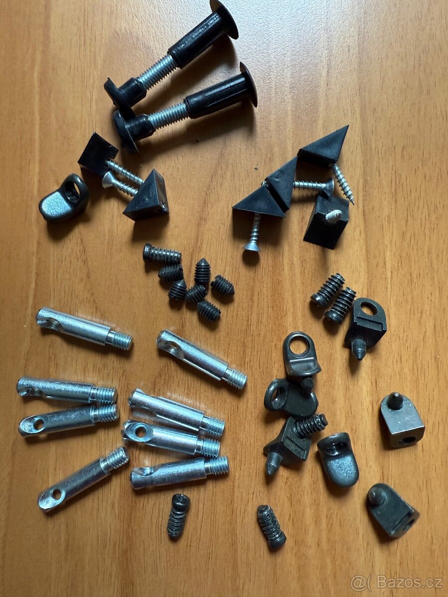 Kvalitní italský kancelářský nábytek (stoly, skříně a jiné) - 16