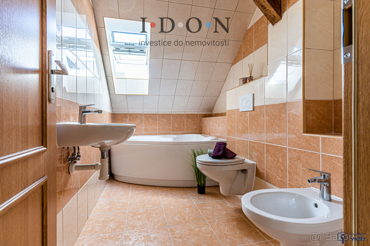 Komerční prostory v Neborech. Budovy + 24.000m2, pozemky, - 16