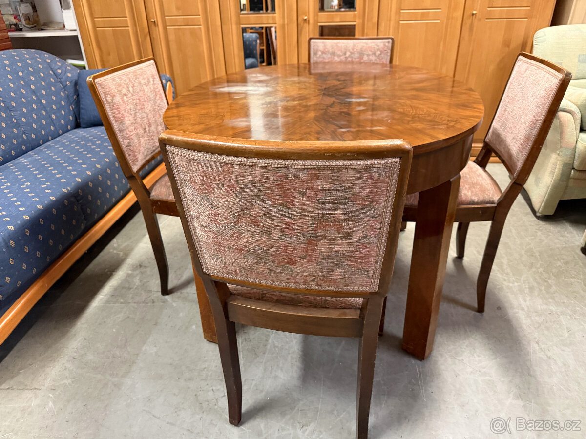 Rozkládací jídelní oválný stůl a čtyři židle - 16