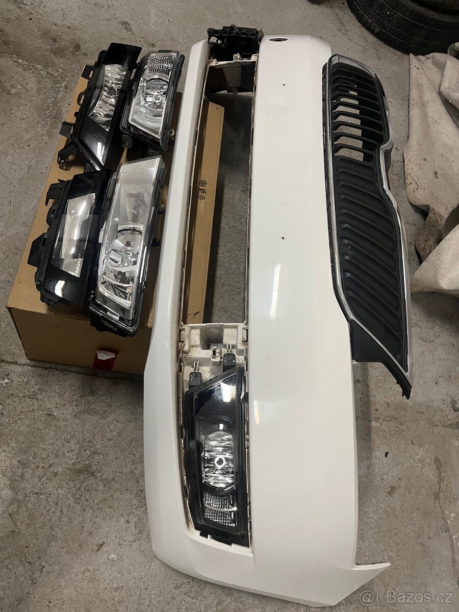 Rapid:kapota,blatníky,nárazníky,světla,dveře - 16