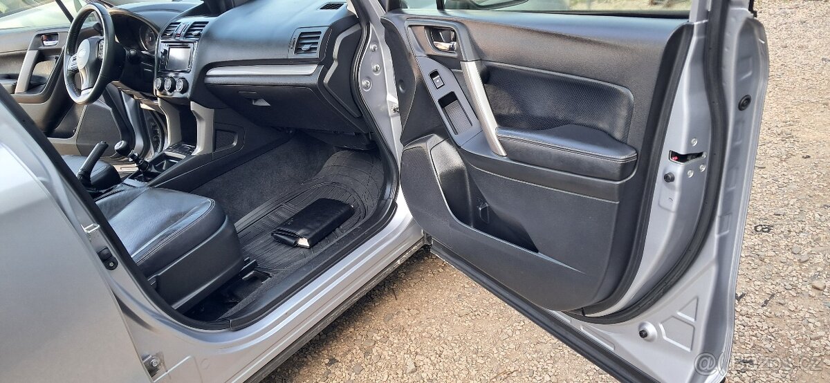 Subaru Forester 2.0 benzin PLATINUM MANUALNA 6 PREVODOVKA - 16