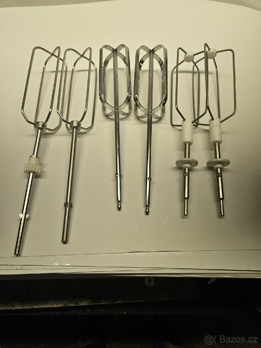 RÚZNÉ METLY A HÁKY - 16