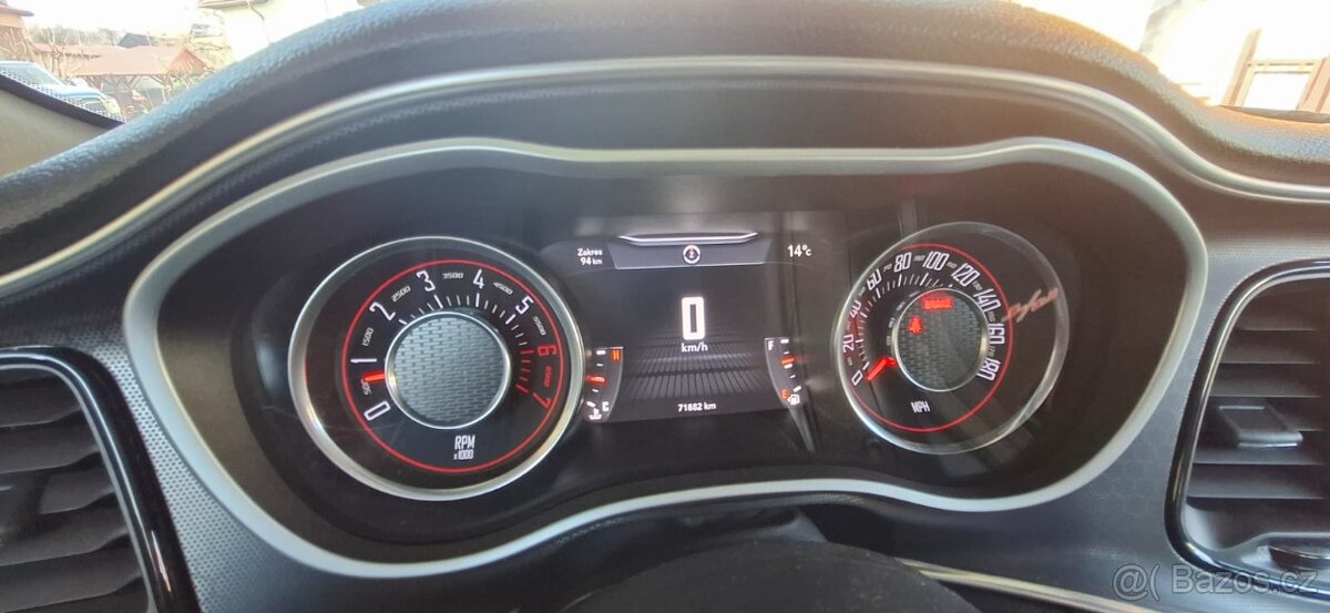 Dodge Challenger R/T 6.4 V8 SHAKER 392 Scat Pack Manuál - 16