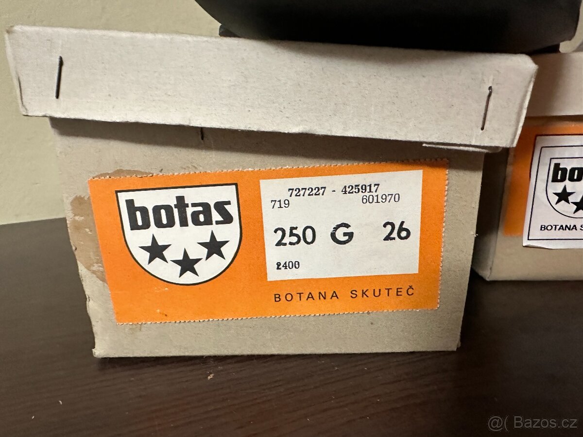 Botas tretry NOVÉ - 16