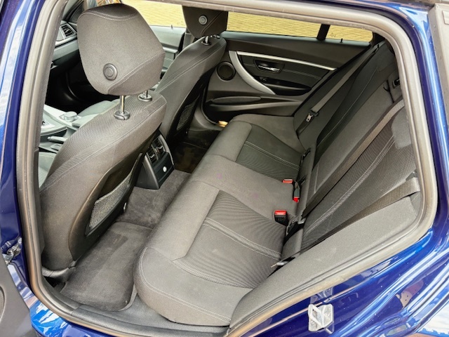 BMW 320D SPORT - 16