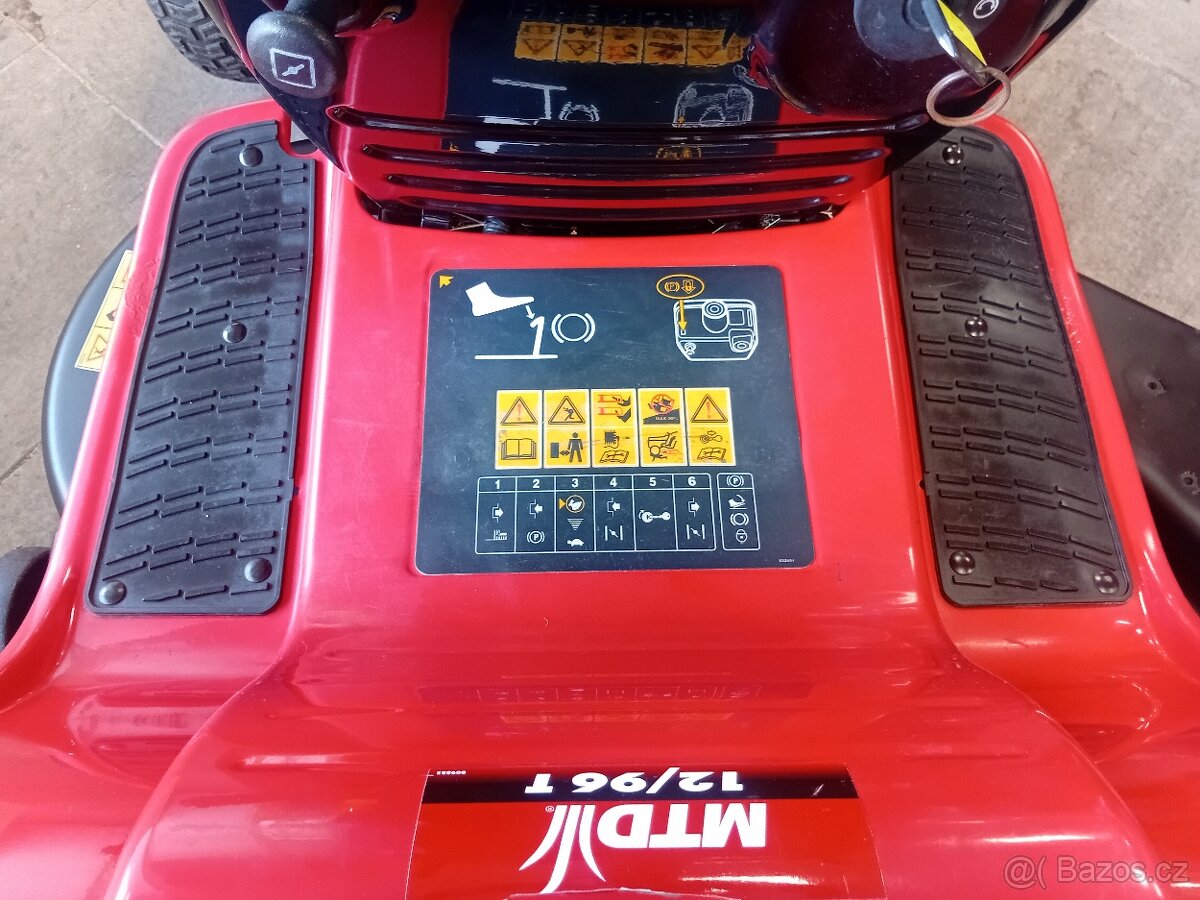 Prodám zahradní traktor MTD 12.5Hp - 16