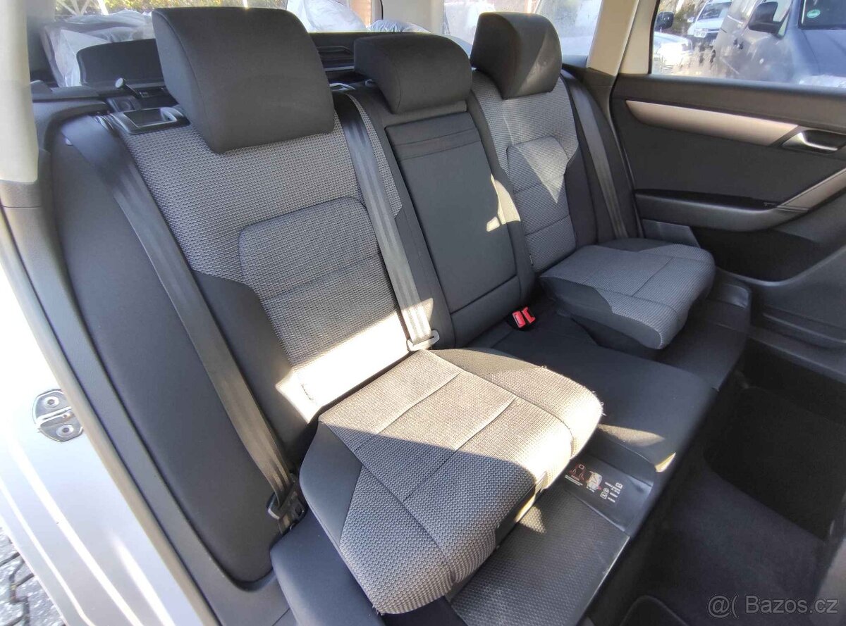 VW PASSAT 2.0 TDi 103KW,VARIANT,10x AIRBAG,NAVI,ZÁVĚS,PDC. - 16