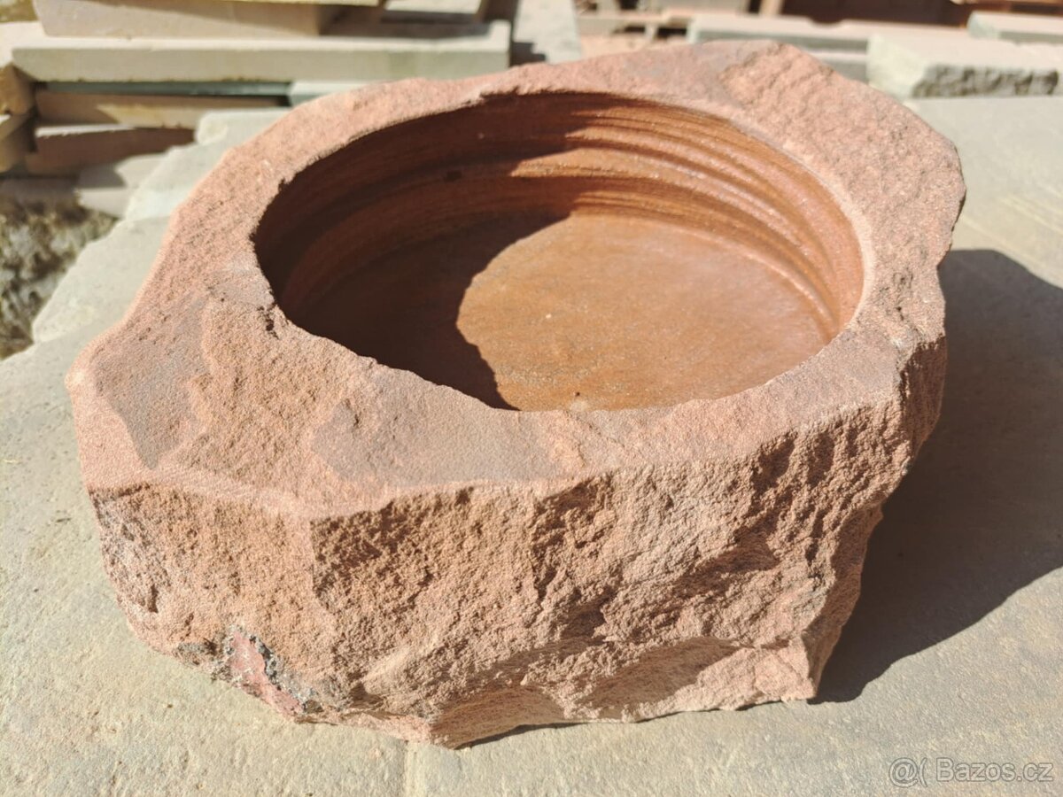 Pítka z přírodního červeného pískovce - 16