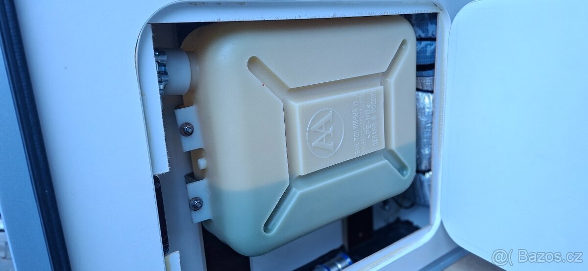 Obytná nástavba na pick up - 16