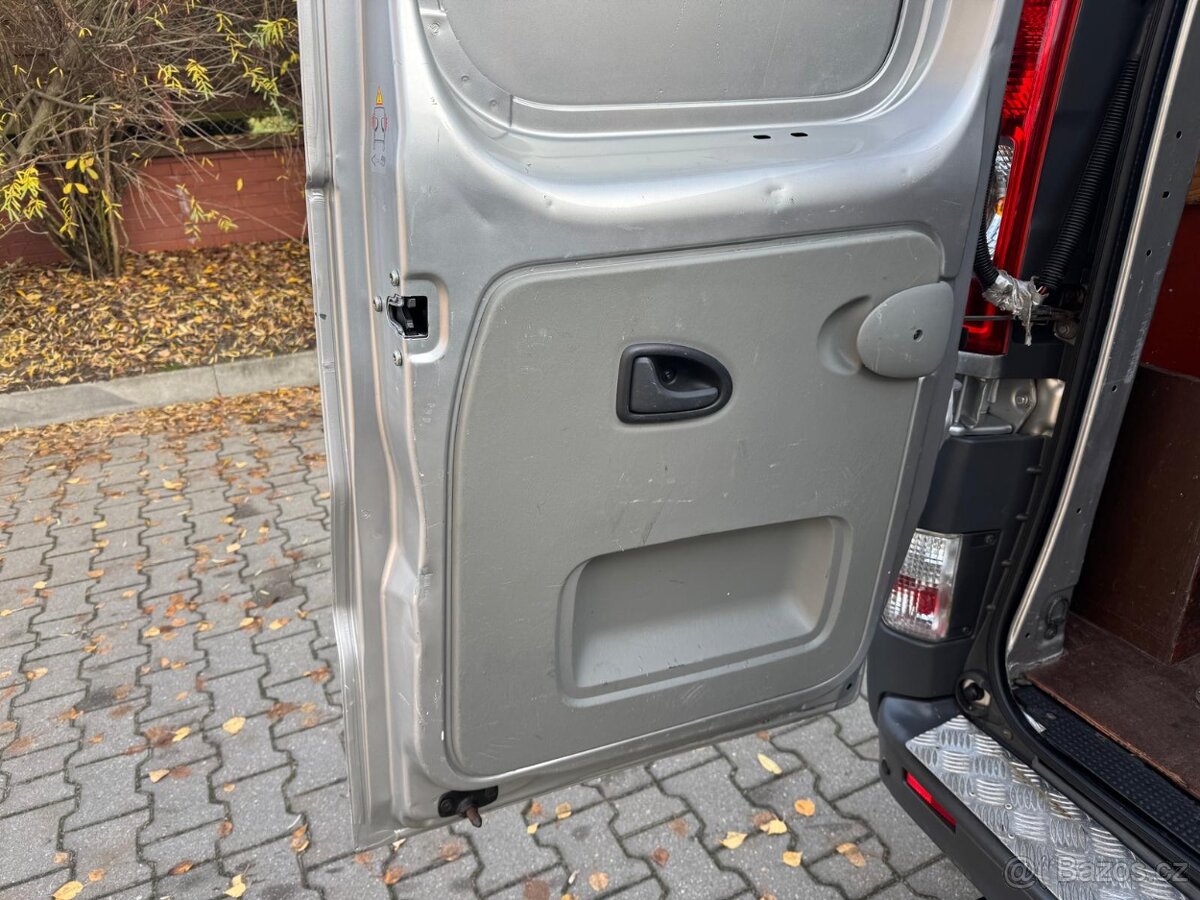 RENAULT TRAFIC 2.5DCI 107KW LONG 5 MÍST R.V.2010 - 16