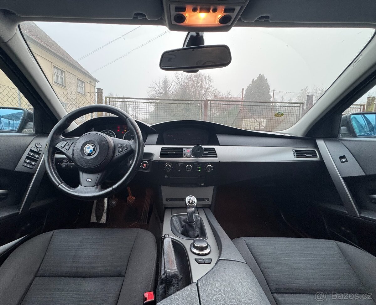 BMW E61 530D Manuál - 16