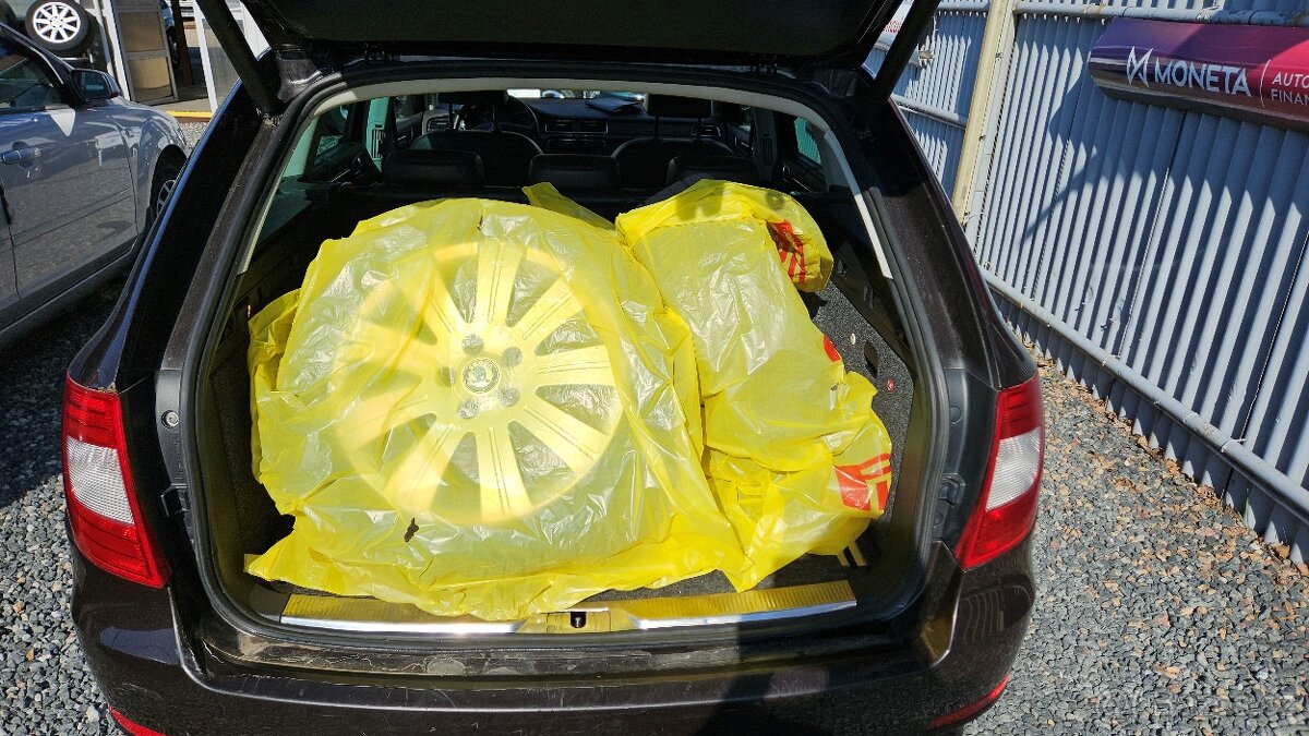 ŠKODA SUPERB II 2.0 TSI Elegance Comb. - 16