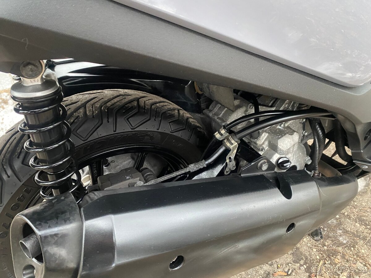 Yamaha Tricity 300 - 16