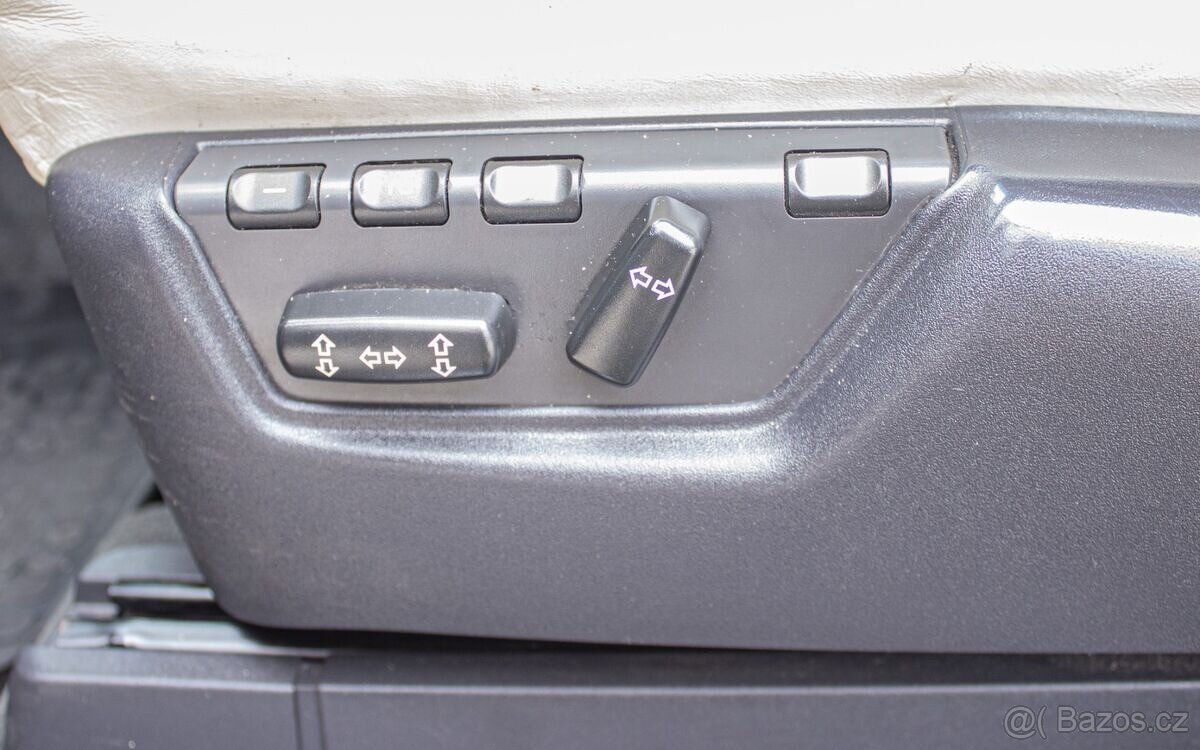 Volvo XC90 XC 90 D5 Momentum A/T - 16