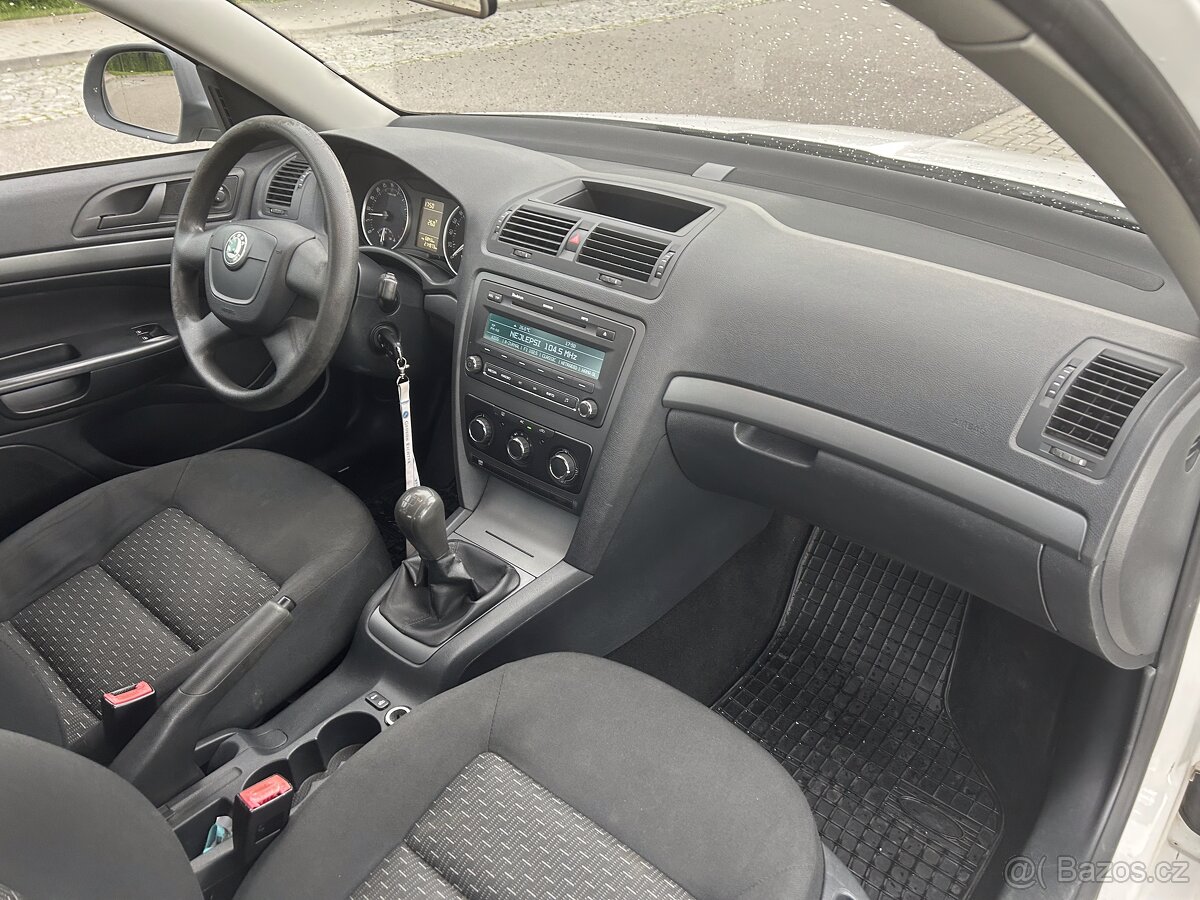 Škoda Octavia II 1.6 TDI Ambition, r.v. 2012 - 16
