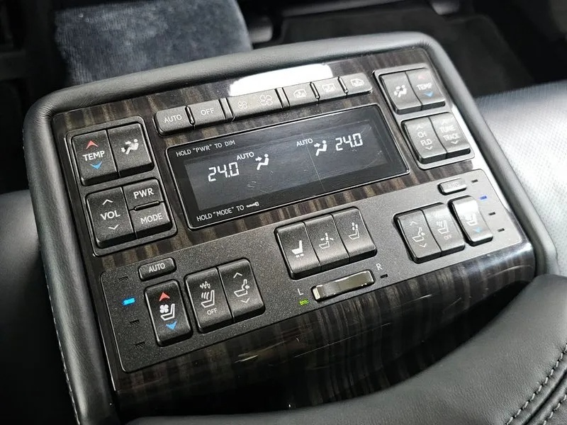 2015 LEXUS LS460 AWD - 16